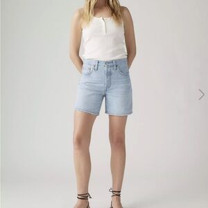 501® Mid Thigh Women's Shorts Size 28